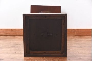 アンティーク雑貨　マホガニー材の杢目が美しい、重厚感ある洋風の花台(飾り台)