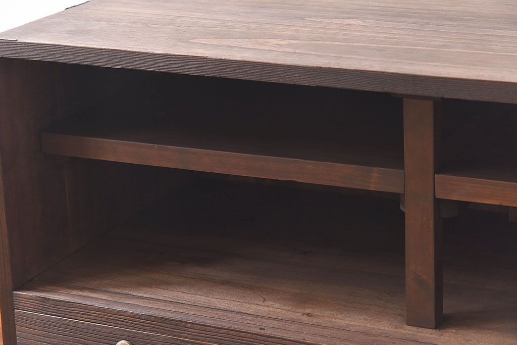 アンティーク家具　人気のダイヤガラス入り!桐材の質感が味わい深い、脚付きローボード(サイドボード、ローチェスト)