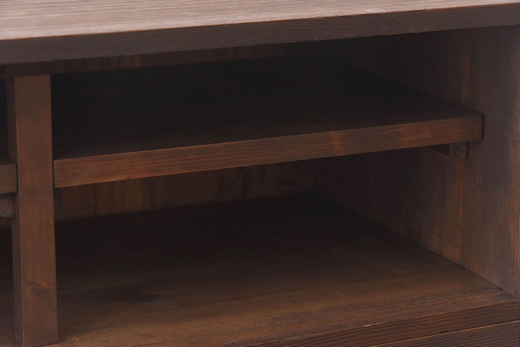 アンティーク家具　人気のダイヤガラス入り!桐材の質感が味わい深い、脚付きローボード(サイドボード、ローチェスト)