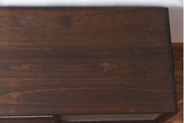 アンティーク家具　人気のダイヤガラス入り!桐材の質感が味わい深い、脚付きローボード(サイドボード、ローチェスト)