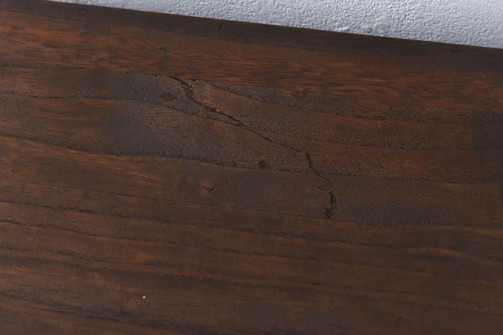 アンティーク家具　人気のダイヤガラス入り!桐材の質感が味わい深い、脚付きローボード(サイドボード、ローチェスト)