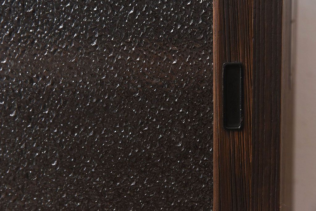 アンティーク家具　人気のダイヤガラス入り!桐材の質感が味わい深い、脚付きローボード(サイドボード、ローチェスト)