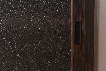 アンティーク家具　人気のダイヤガラス入り!桐材の質感が味わい深い、脚付きローボード(サイドボード、ローチェスト)