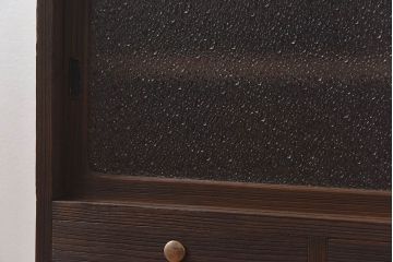 アンティーク家具　人気のダイヤガラス入り!桐材の質感が味わい深い、脚付きローボード(サイドボード、ローチェスト)