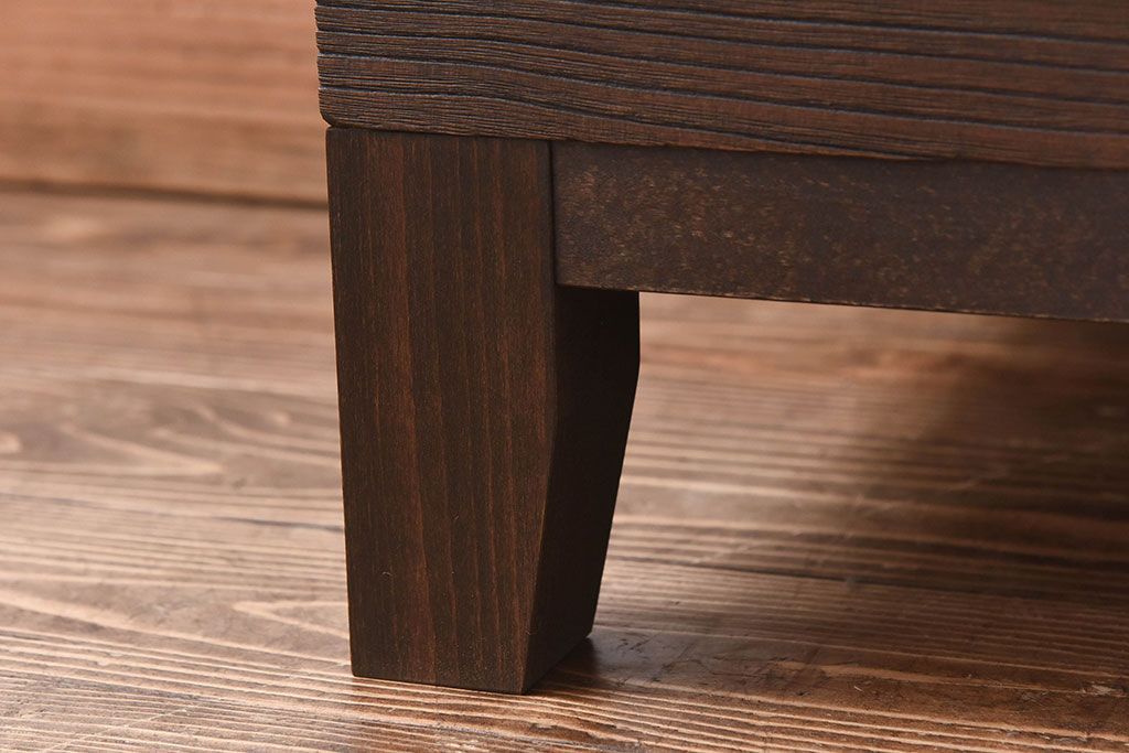 アンティーク家具　人気のダイヤガラス入り!桐材の質感が味わい深い、脚付きローボード(サイドボード、ローチェスト)