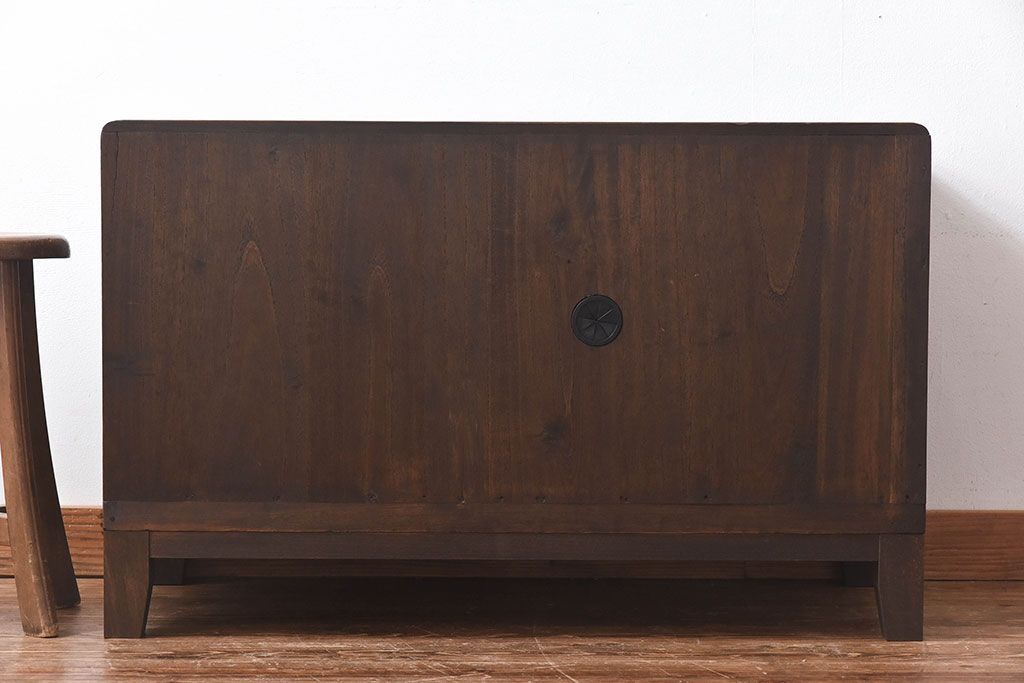 アンティーク家具　人気のダイヤガラス入り!桐材の質感が味わい深い、脚付きローボード(サイドボード、ローチェスト)