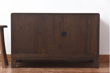 アンティーク家具　人気のダイヤガラス入り!桐材の質感が味わい深い、脚付きローボード(サイドボード、ローチェスト)