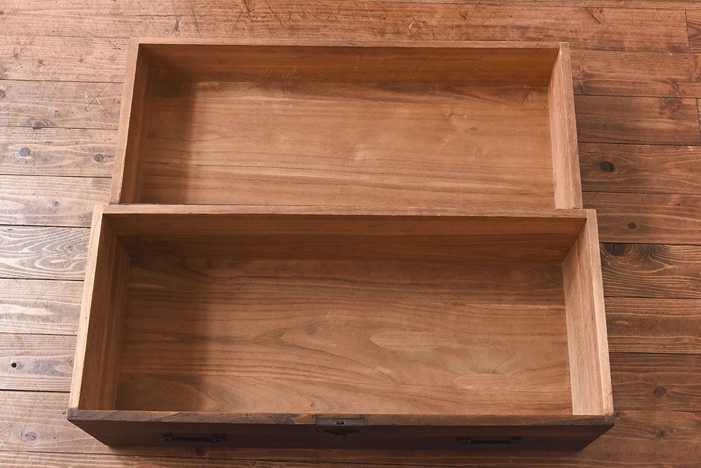 アンティーク家具　和製アンティーク　使いやすさアップ!脚付きチェスト(引き出し、時代箪笥、サイドボード)(3)