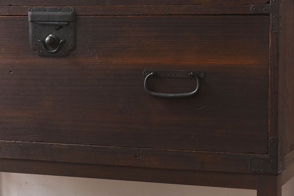 アンティーク家具　和製アンティーク　使いやすさアップ!脚付きチェスト(引き出し、時代箪笥、サイドボード)(3)