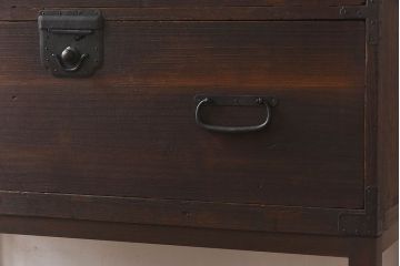 アンティーク家具　和製アンティーク　使いやすさアップ!脚付きチェスト(引き出し、時代箪笥、サイドボード)(3)