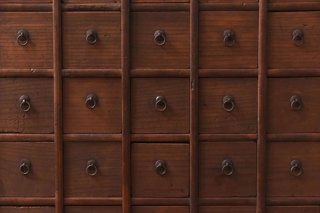 アンティーク家具　和製アンティーク　明治大正期の情緒あふれる薬箪笥(時代箪笥)