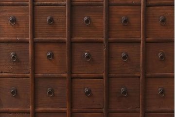 アンティーク家具　和製アンティーク　明治大正期の情緒あふれる薬箪笥(時代箪笥)