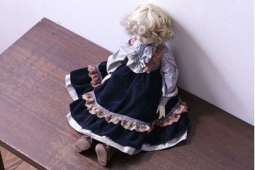 アンティーク雑貨　OIKE(オオイケ)　シックな雰囲気が漂うビンテージドール(西洋人形)