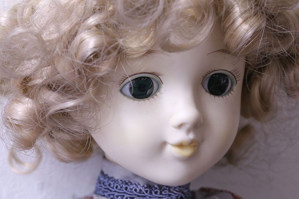 アンティーク雑貨　OIKE(オオイケ)　シックな雰囲気が漂うビンテージドール(西洋人形)