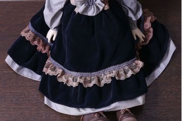 アンティーク雑貨　OIKE(オオイケ)　シックな雰囲気が漂うビンテージドール(西洋人形)