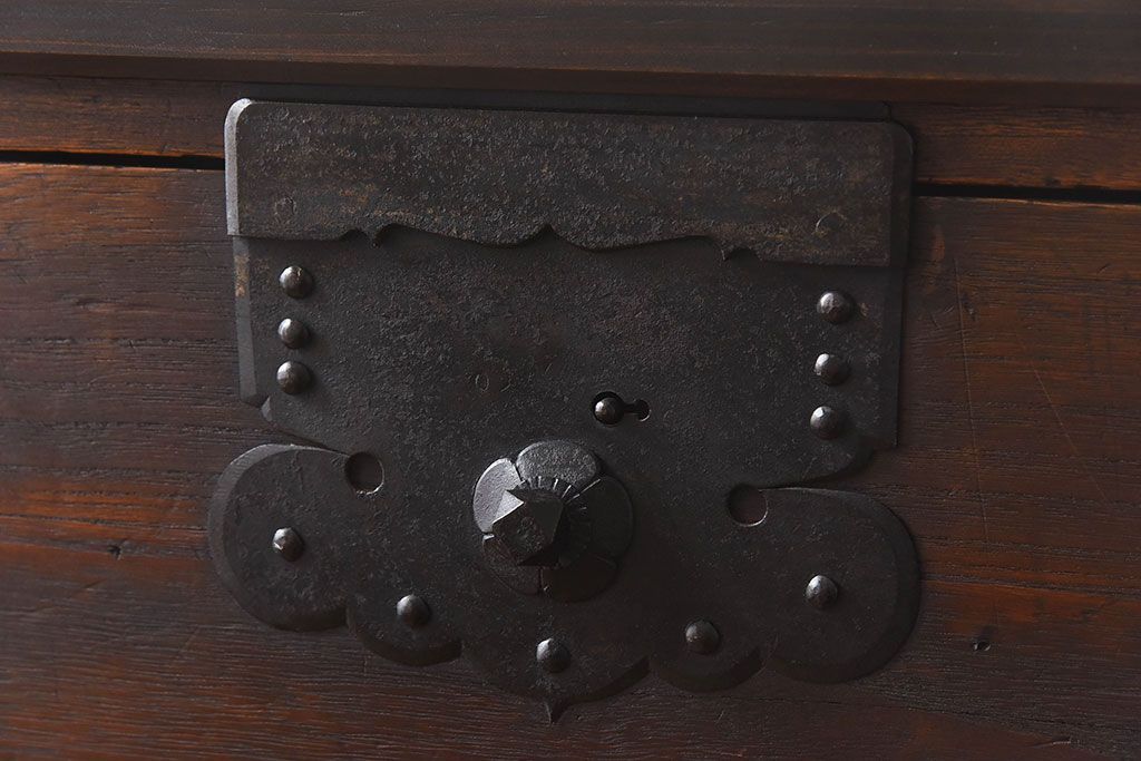 アンティーク家具　和製アンティーク　明治大正期の風情が味わえる脚付サイドボード(時代箪笥、チェスト)