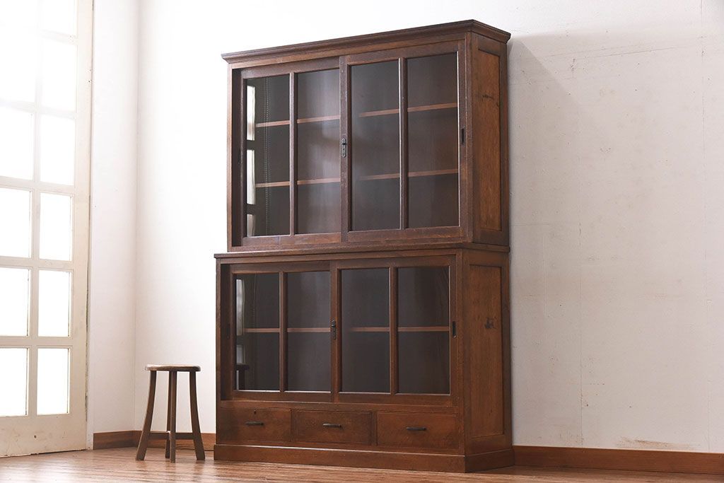 レトロ家具　昭和レトロ　ナラ材使用の味わいのある上質なカップボード(重ね食器棚、戸棚)