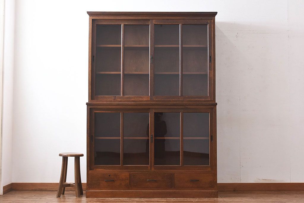 レトロ家具　昭和レトロ　ナラ材使用の味わいのある上質なカップボード(重ね食器棚、戸棚)