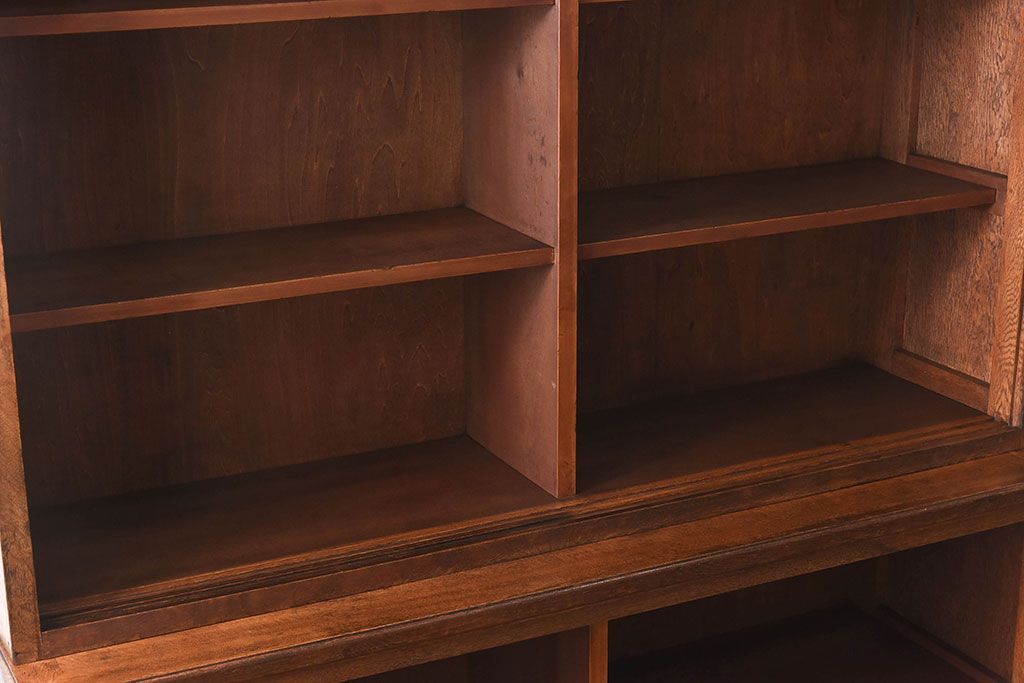 レトロ家具　昭和レトロ　ナラ材使用の味わいのある上質なカップボード(重ね食器棚、戸棚)