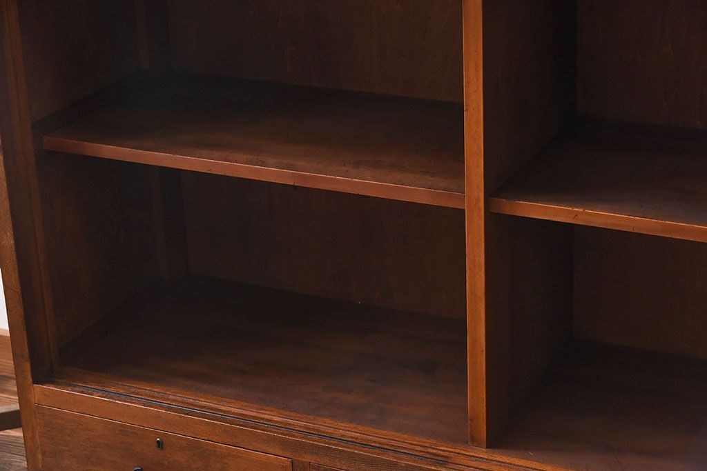 レトロ家具　昭和レトロ　ナラ材使用の味わいのある上質なカップボード(重ね食器棚、戸棚)