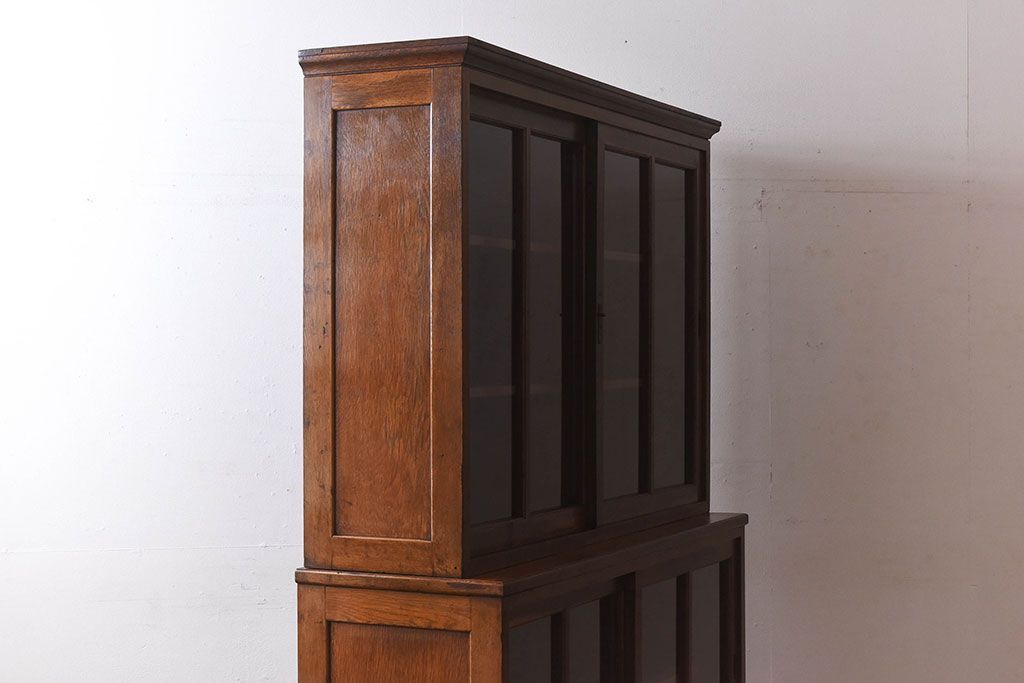 レトロ家具　昭和レトロ　ナラ材使用の味わいのある上質なカップボード(重ね食器棚、戸棚)