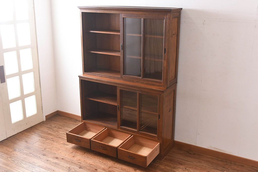 レトロ家具　昭和レトロ　ナラ材使用の味わいのある上質なカップボード(重ね食器棚、戸棚)