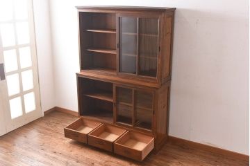 レトロ家具　昭和レトロ　ナラ材使用の味わいのある上質なカップボード(重ね食器棚、戸棚)