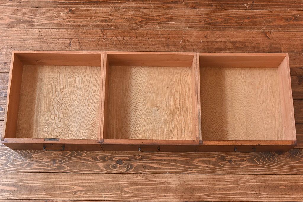 レトロ家具　昭和レトロ　ナラ材使用の味わいのある上質なカップボード(重ね食器棚、戸棚)