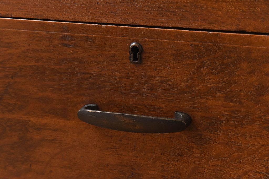 レトロ家具　昭和レトロ　ナラ材使用の味わいのある上質なカップボード(重ね食器棚、戸棚)