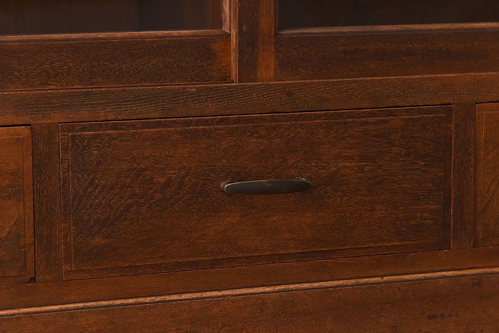 レトロ家具　昭和レトロ　ナラ材使用の味わいのある上質なカップボード(重ね食器棚、戸棚)