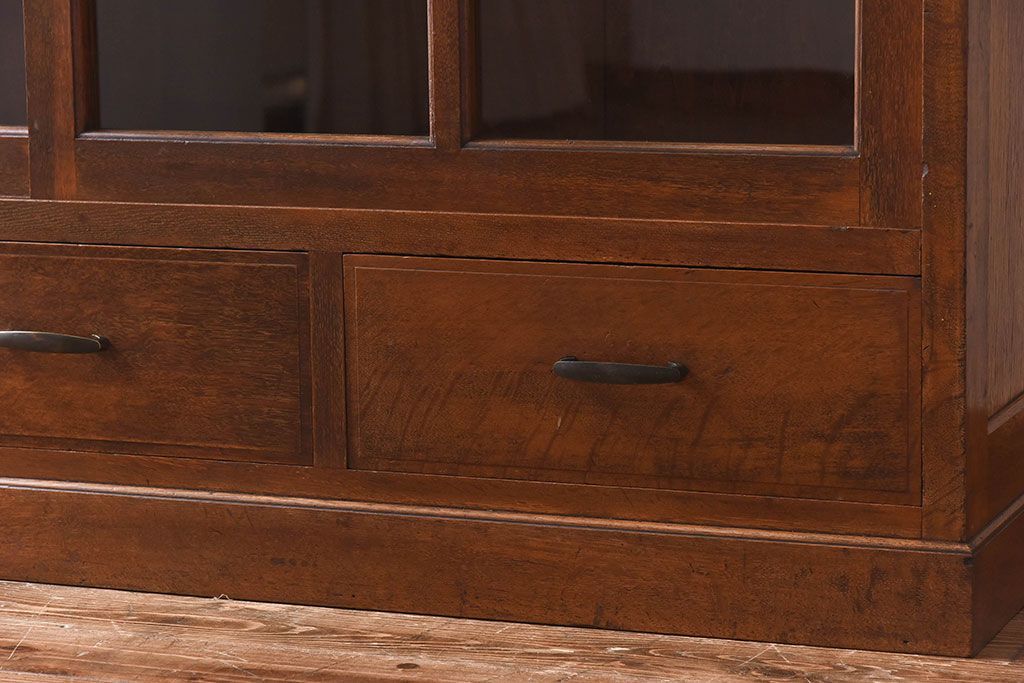 レトロ家具　昭和レトロ　ナラ材使用の味わいのある上質なカップボード(重ね食器棚、戸棚)