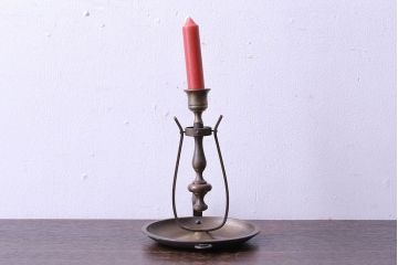 アンティーク雑貨　ビンテージ　古い質感が味わい深い真鍮製の燭台(ろうそく立て)(1)