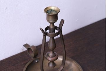 アンティーク雑貨　ビンテージ　古い質感が味わい深い真鍮製の燭台(ろうそく立て)(1)