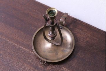 アンティーク雑貨　ビンテージ　古い質感が味わい深い真鍮製の燭台(ろうそく立て)(1)