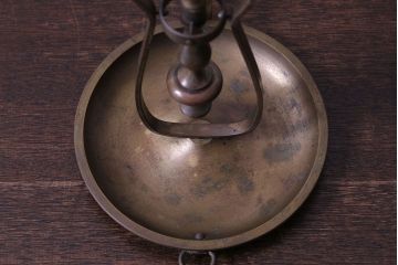 アンティーク雑貨　ビンテージ　古い質感が味わい深い真鍮製の燭台(ろうそく立て)(1)