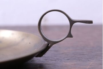 アンティーク雑貨　ビンテージ　古い質感が味わい深い真鍮製の燭台(ろうそく立て)(2)