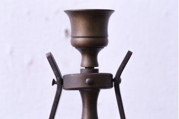 アンティーク雑貨　ビンテージ　古い質感が味わい深い真鍮製の燭台(ろうそく立て)(2)