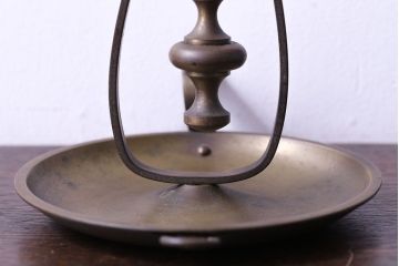 アンティーク雑貨　ビンテージ　古い質感が味わい深い真鍮製の燭台(ろうそく立て)(2)