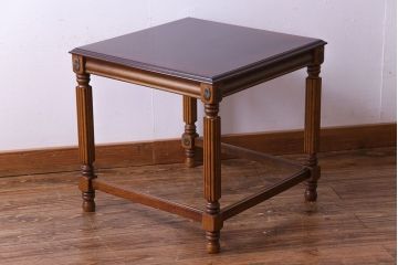 中古　マホガニー材　菊花紋の金具が印象的なサイドテーブル(コーヒーテーブル)