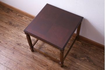 中古　マホガニー材　菊花紋の金具が印象的なサイドテーブル(コーヒーテーブル)