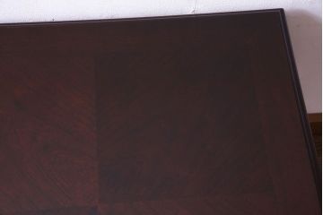 中古　マホガニー材　菊花紋の金具が印象的なサイドテーブル(コーヒーテーブル)