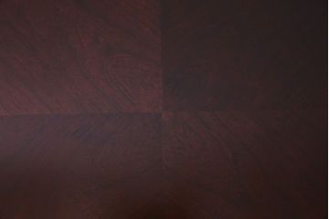 中古　マホガニー材　菊花紋の金具が印象的なサイドテーブル(コーヒーテーブル)