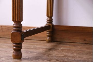 中古　マホガニー材　菊花紋の金具が印象的なサイドテーブル(コーヒーテーブル)