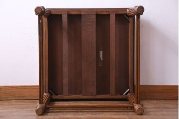 中古　マホガニー材　菊花紋の金具が印象的なサイドテーブル(コーヒーテーブル)