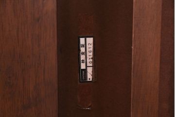 中古　マホガニー材　菊花紋の金具が印象的なサイドテーブル(コーヒーテーブル)