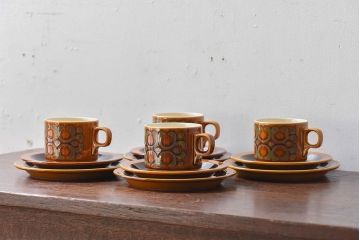 イギリスビンテージ　HORNSEA(ホーンジー)　BRONTE(ブロンテ)シリーズ　カップ&ソーサー&プレート4客セット(洋食器)