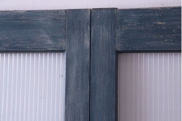 昭和期　モールガラスがレトロな魅力を放つペイント引き戸(ガラス戸、建具)2枚セット