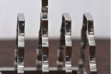 アンティーク雑貨　イギリス　Old Hall(オールドホール)　スタイリッシュなデザインのトーストラック(カードスタンド)(1)