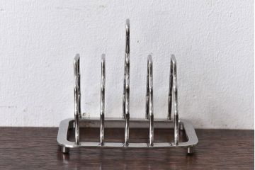 アンティーク雑貨　イギリス　Old Hall(オールドホール)　丸みを帯びたラインが魅力のトーストラック(カードスタンド)(1)