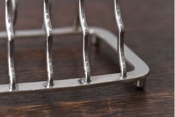 アンティーク雑貨　イギリス　Old Hall(オールドホール)　丸みを帯びたラインが魅力のトーストラック(カードスタンド)(1)